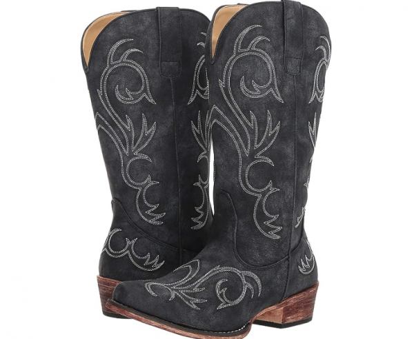 Sepatu Boot dengan Detail Pintu Kepang